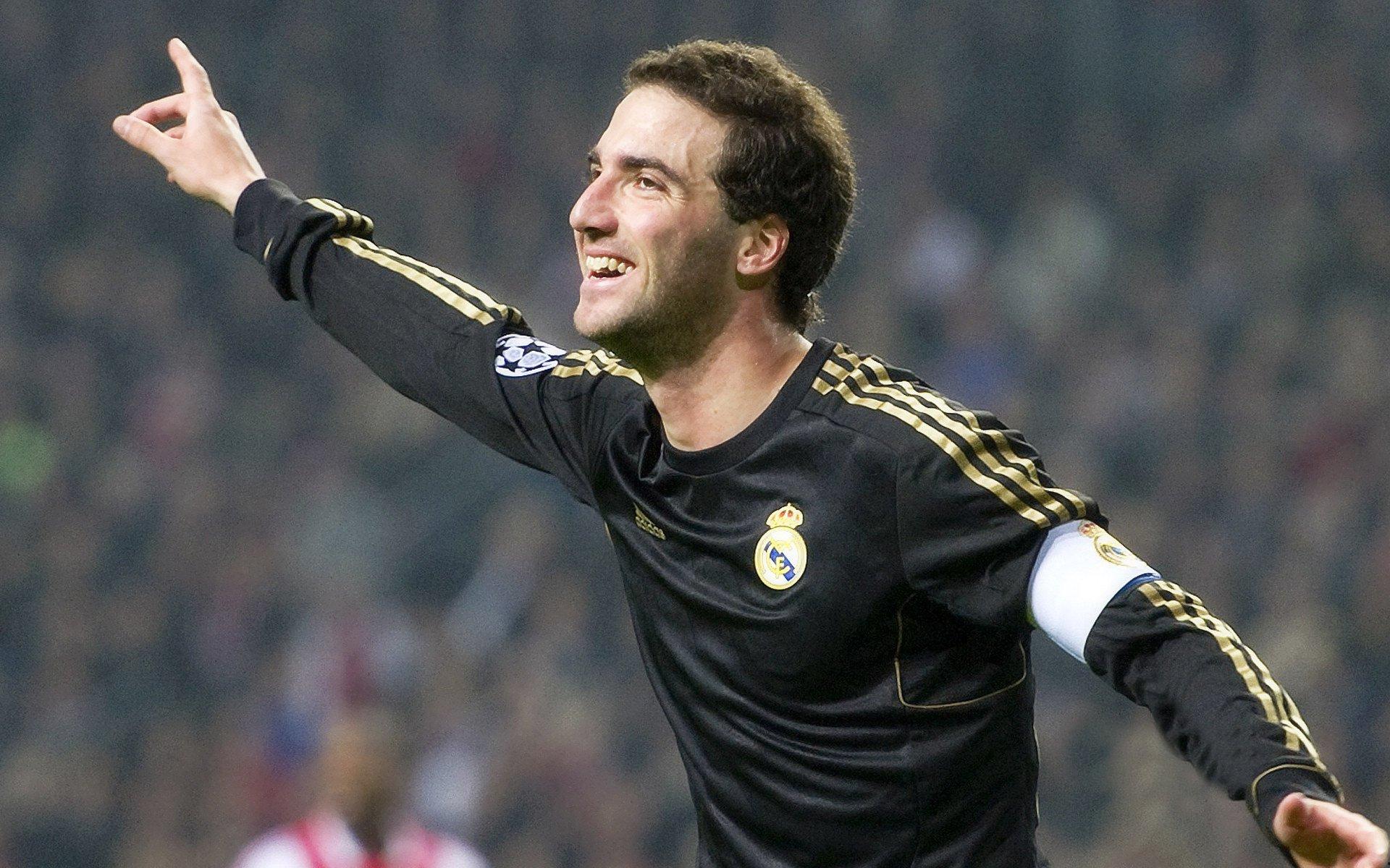 世纪审判前夜，皇家马德里内部会议定调阿隆索命运，决战曼城成最终救赎舞台